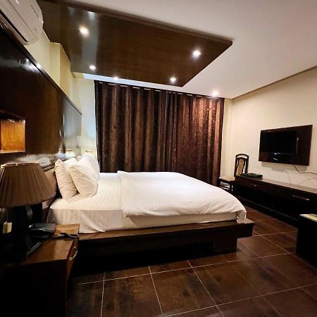 Bling Hotel International Multan Exterior foto