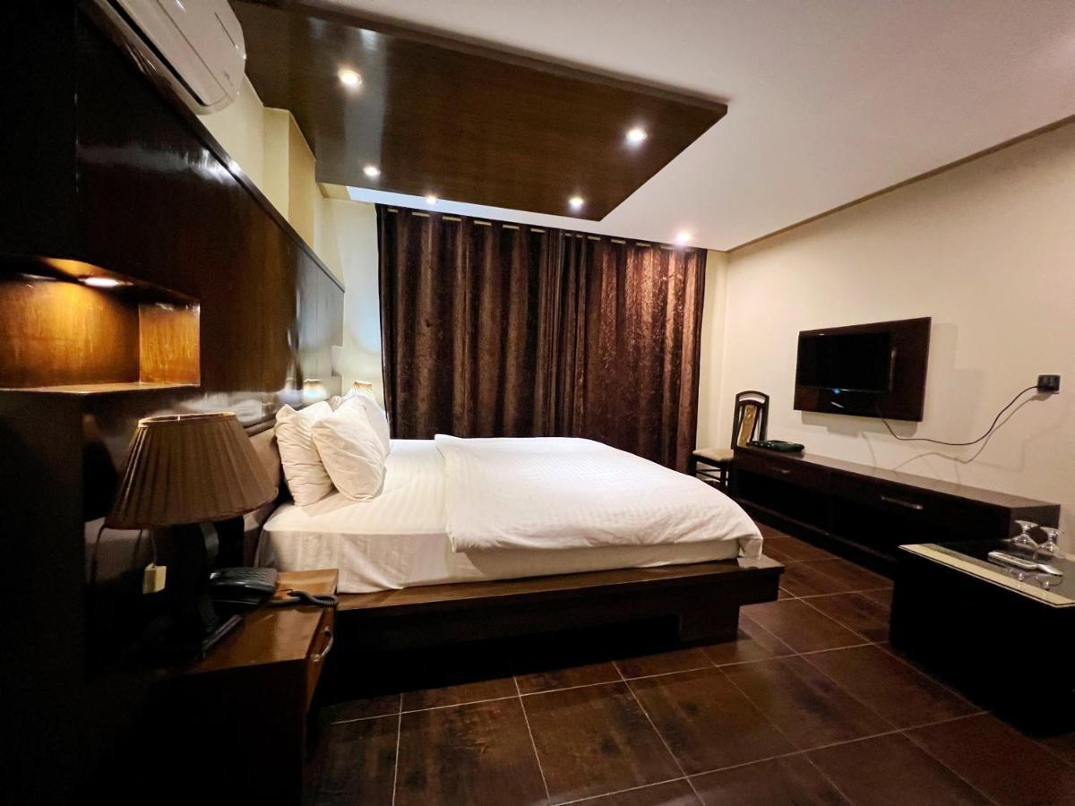 Bling Hotel International Multan Exterior foto