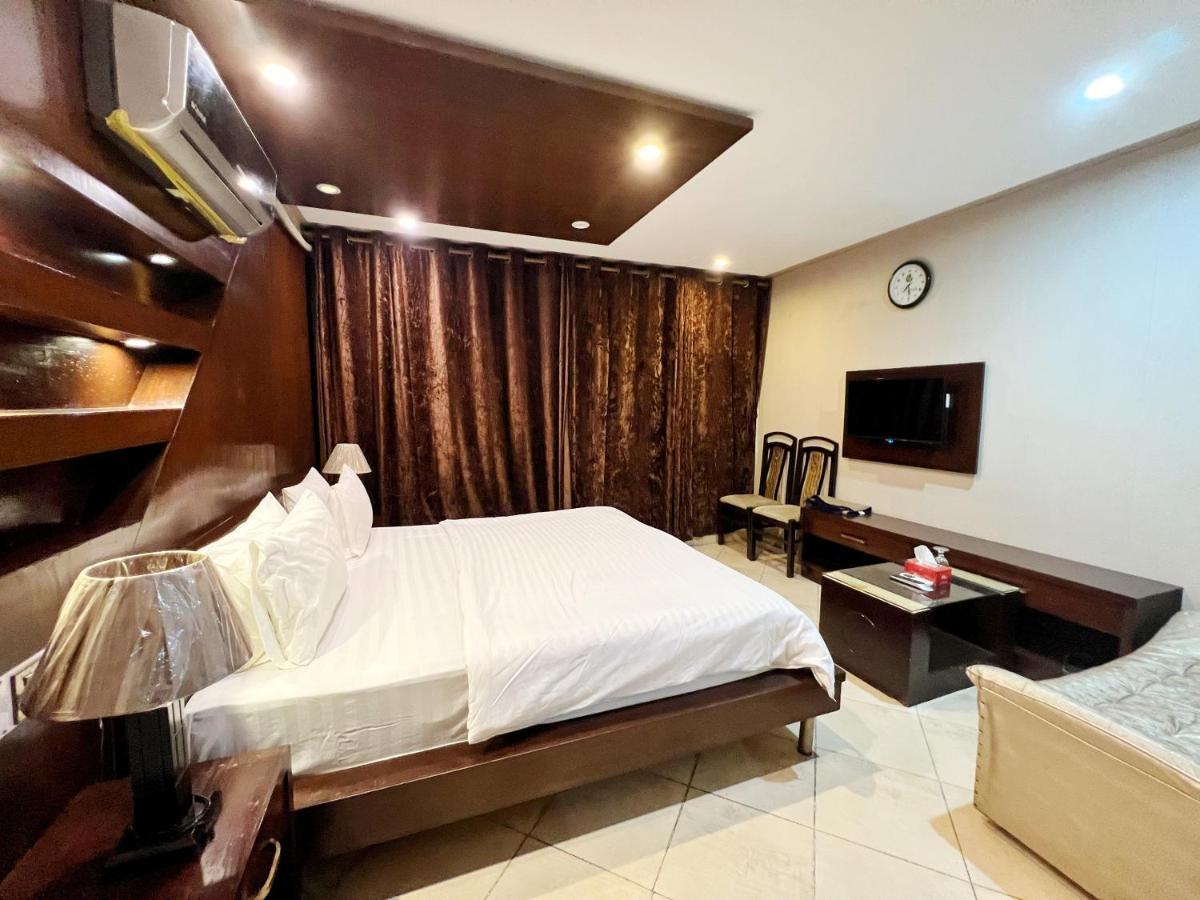 Bling Hotel International Multan Exterior foto