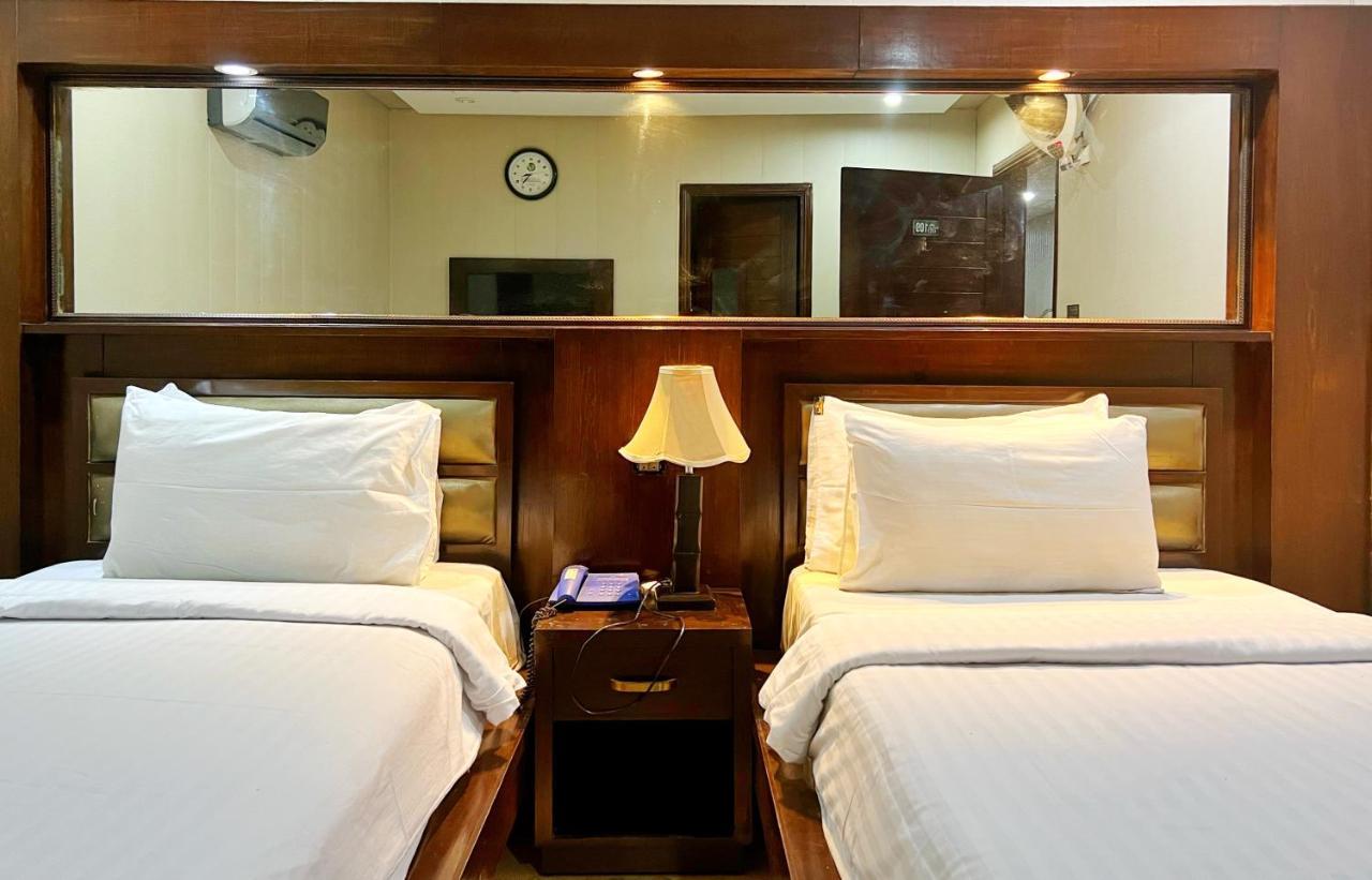Bling Hotel International Multan Exterior foto