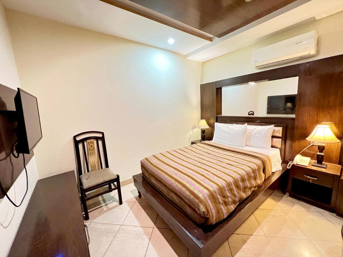 Bling Hotel International Multan Exterior foto