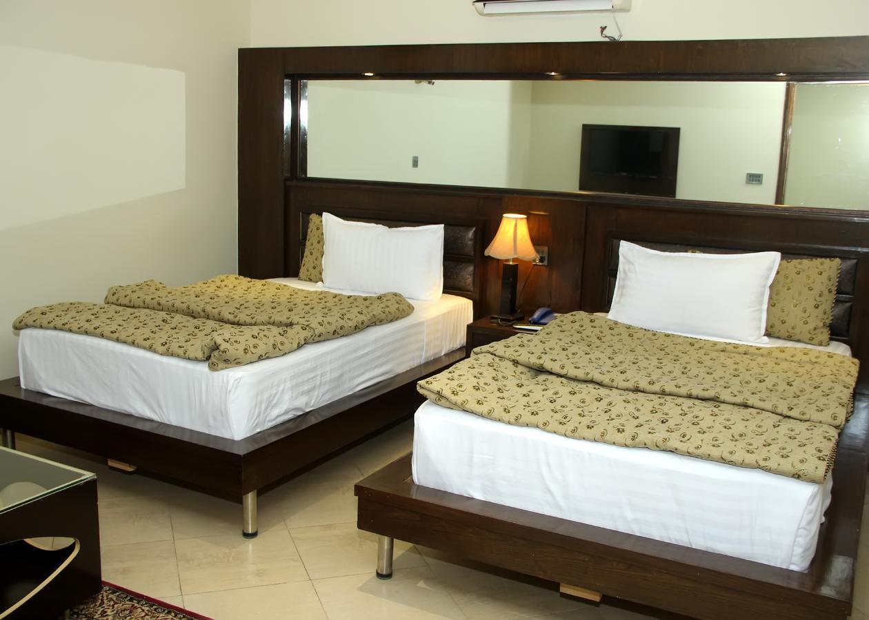 Bling Hotel International Multan Exterior foto