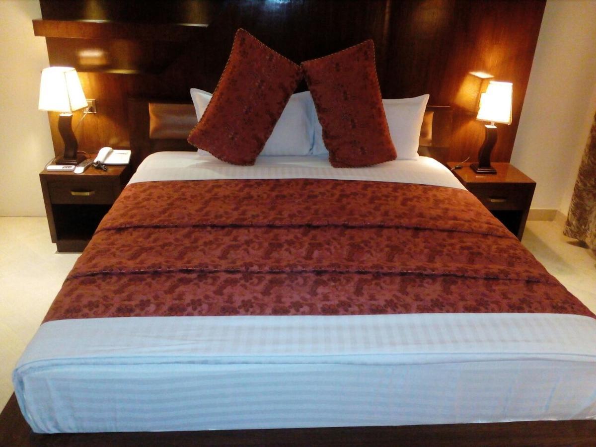 Bling Hotel International Multan Exterior foto