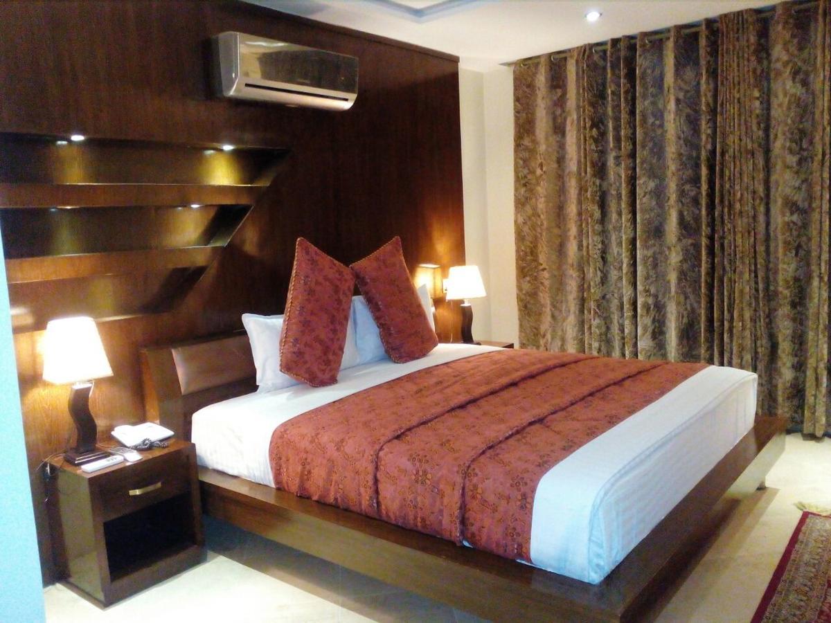 Bling Hotel International Multan Exterior foto