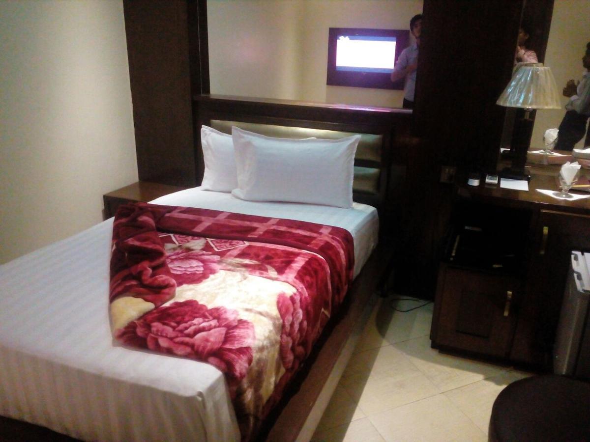 Bling Hotel International Multan Exterior foto
