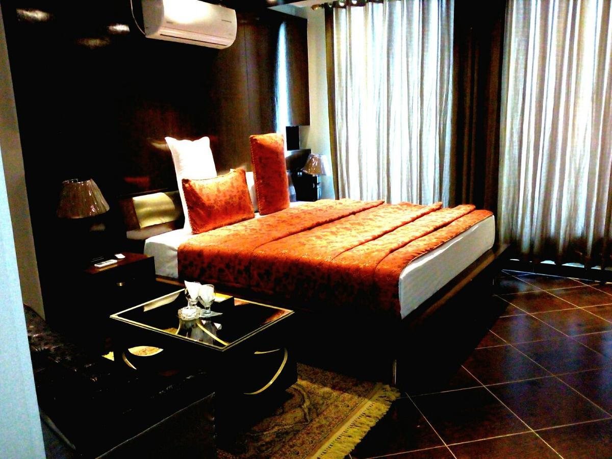 Bling Hotel International Multan Exterior foto