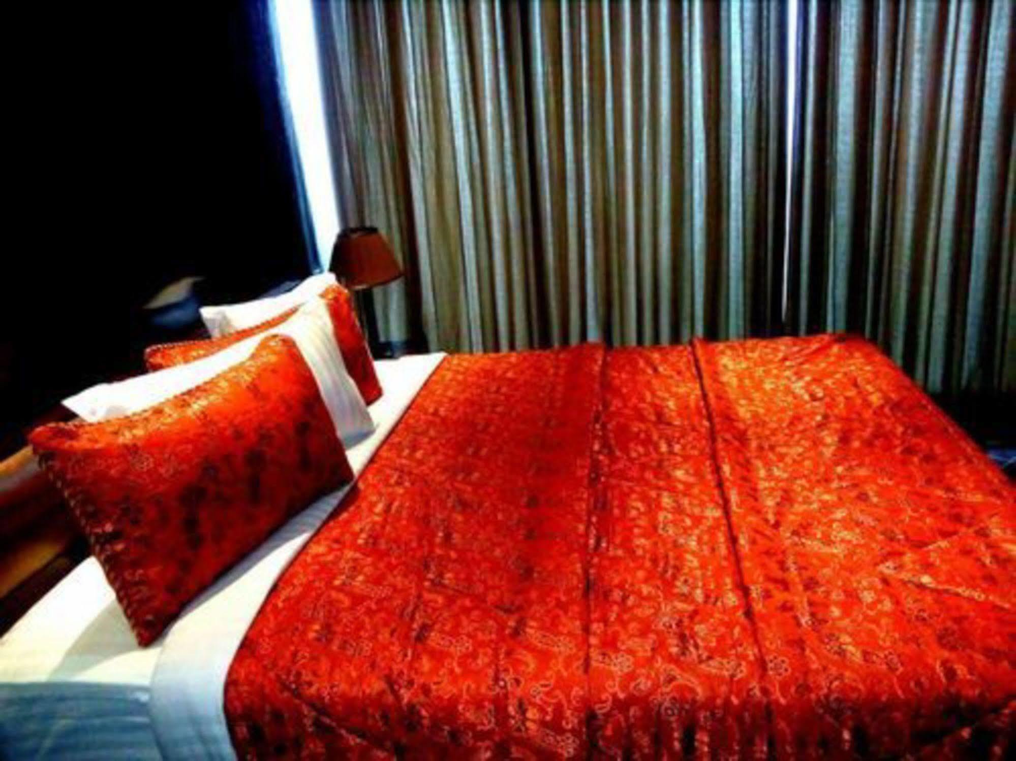 Bling Hotel International Multan Exterior foto