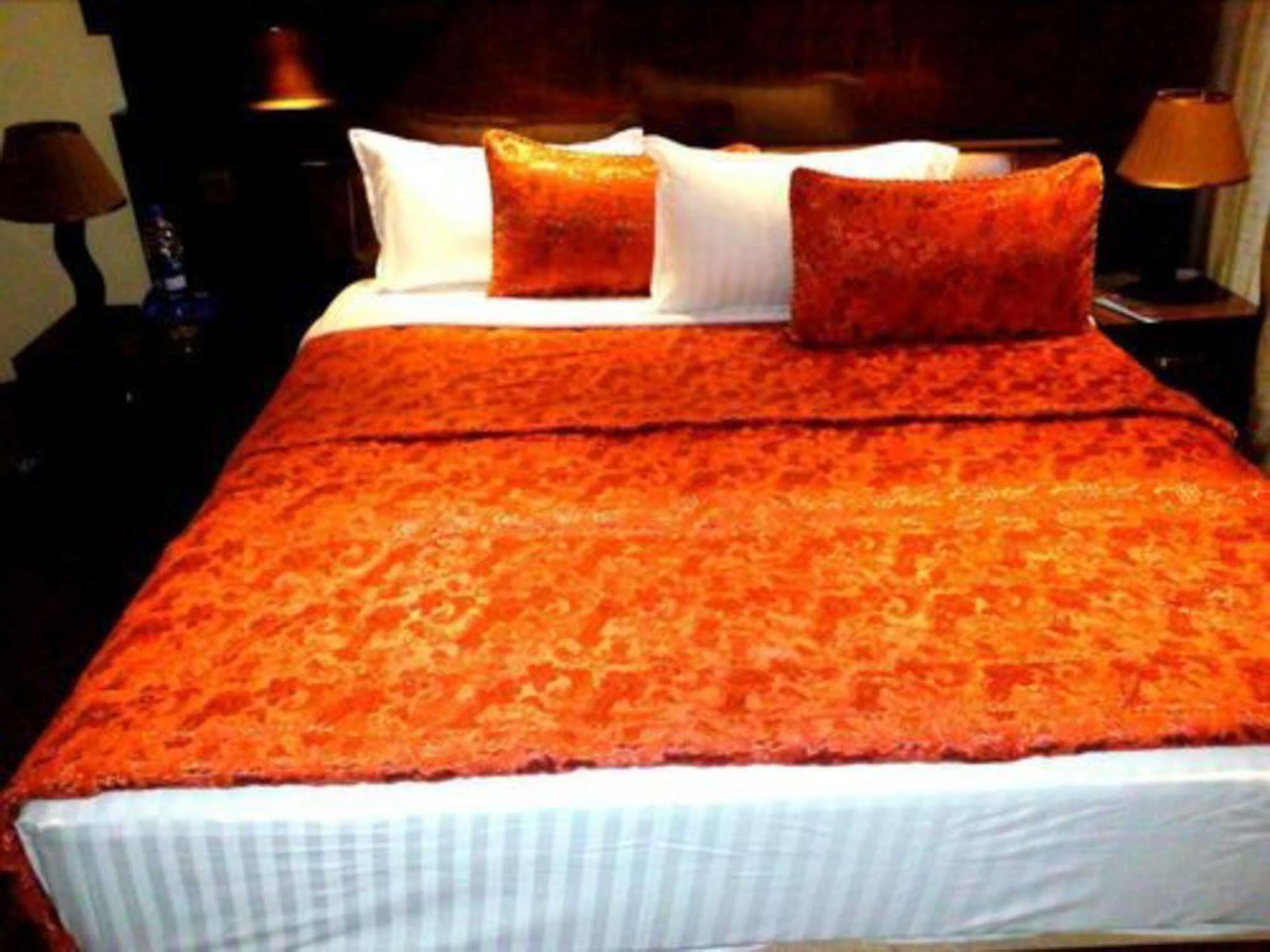 Bling Hotel International Multan Exterior foto
