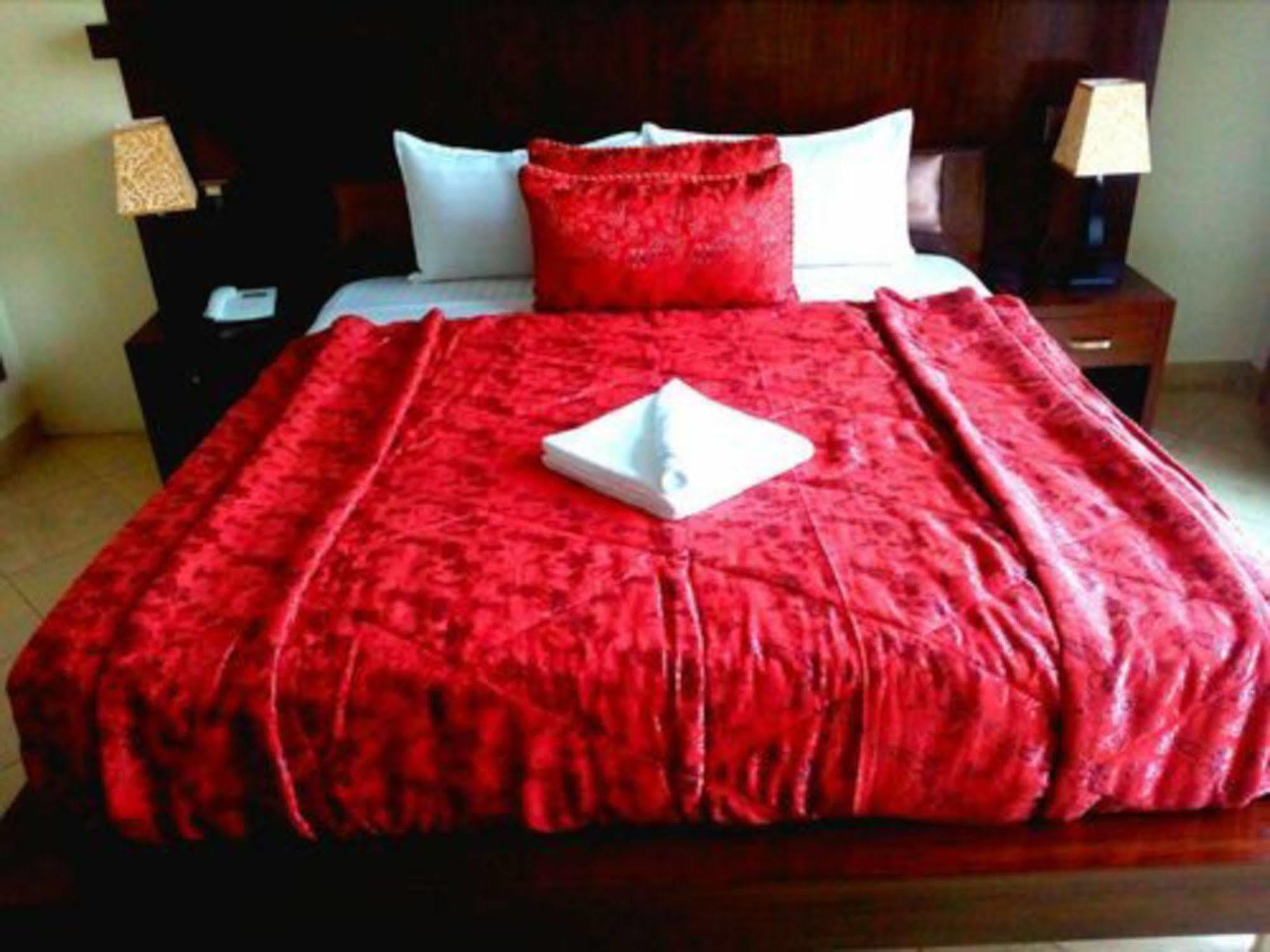 Bling Hotel International Multan Exterior foto