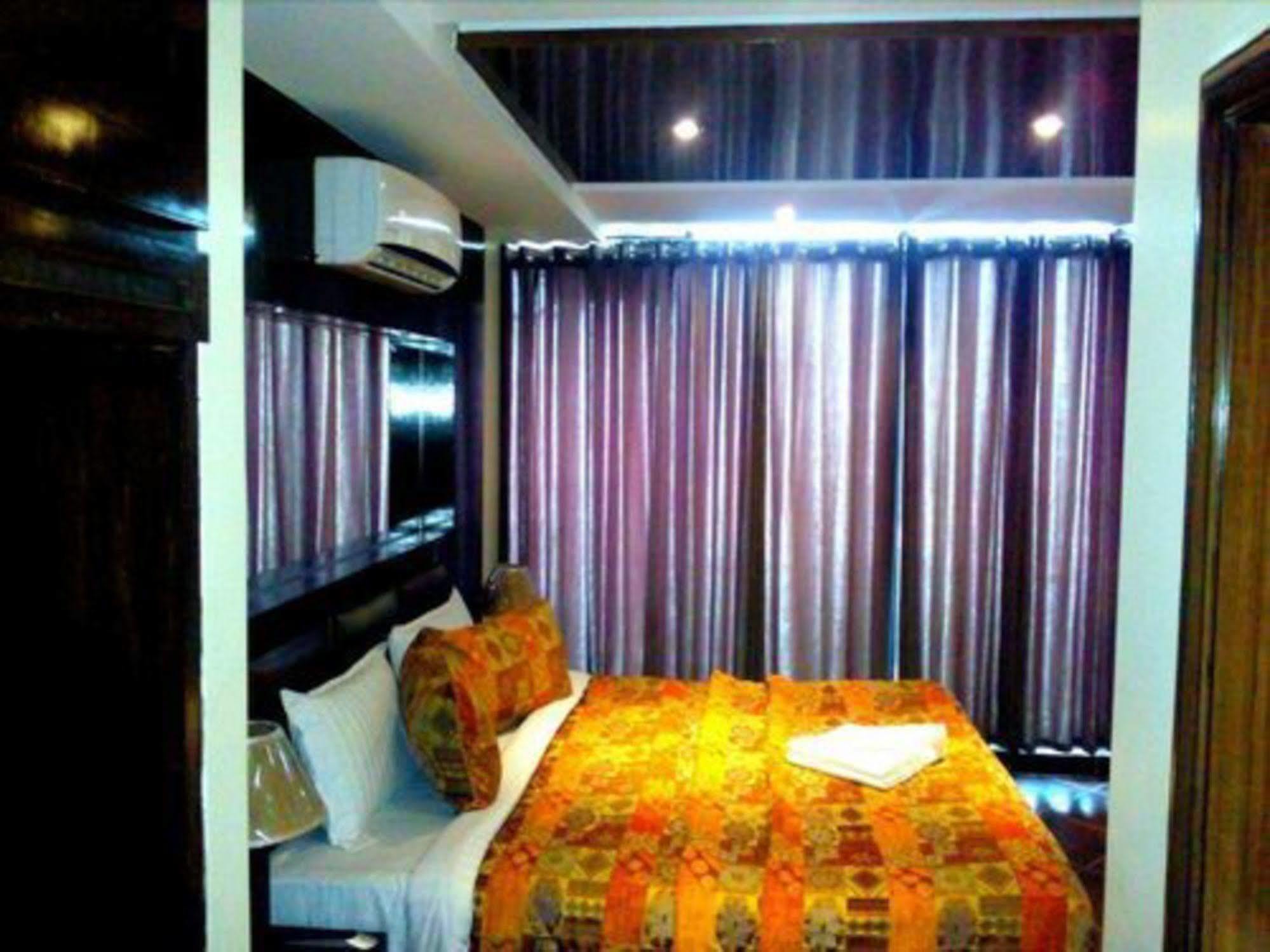 Bling Hotel International Multan Exterior foto